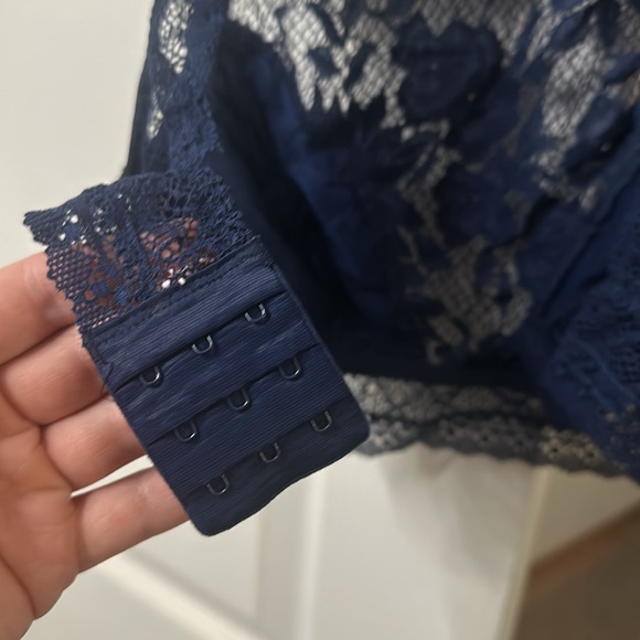 NWOT Victoria secret high neck open back bralette navy lace blue size medium - Picture 4 of 7